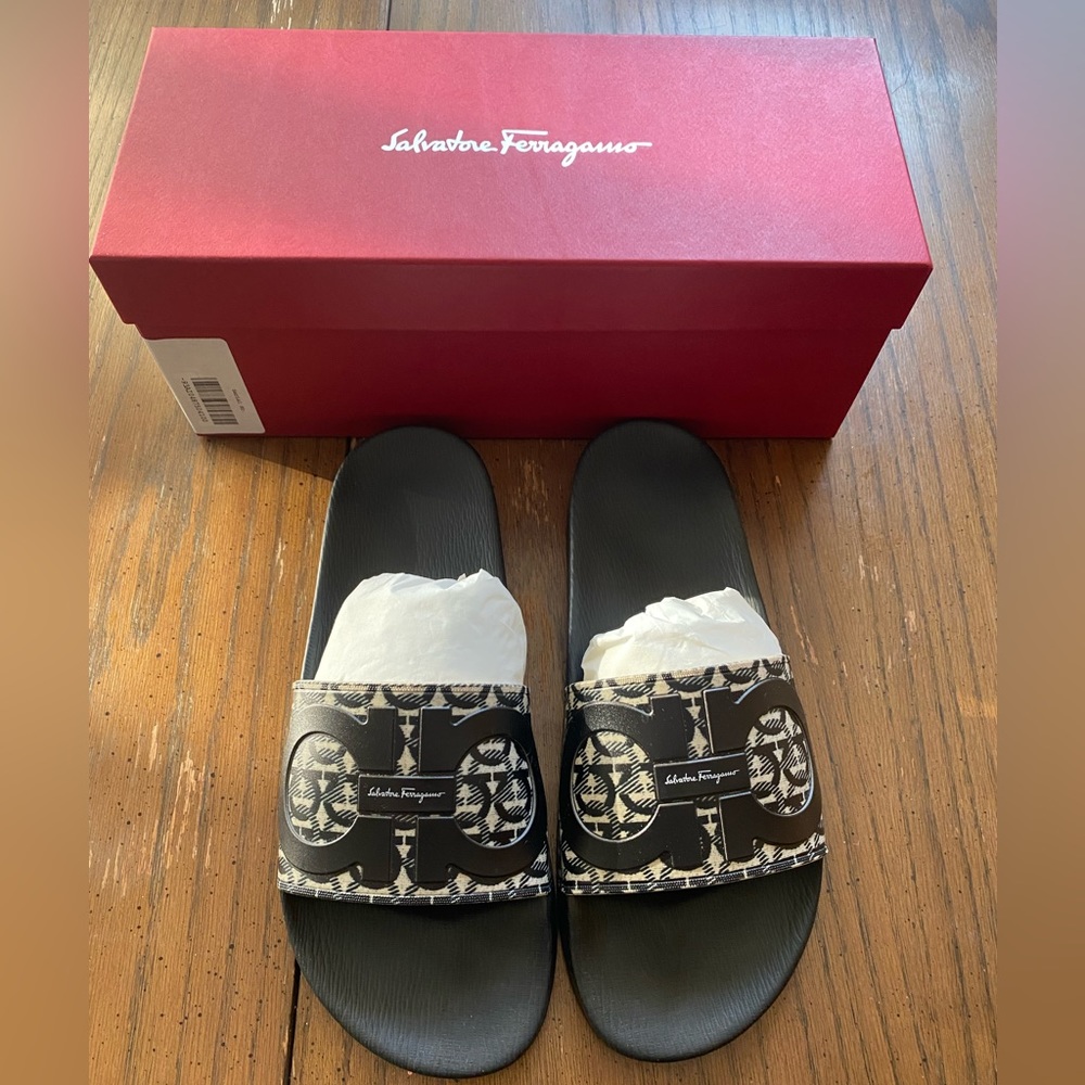 Salvatore Ferragamo Groove 6 Gancini slides size 10 men’s.